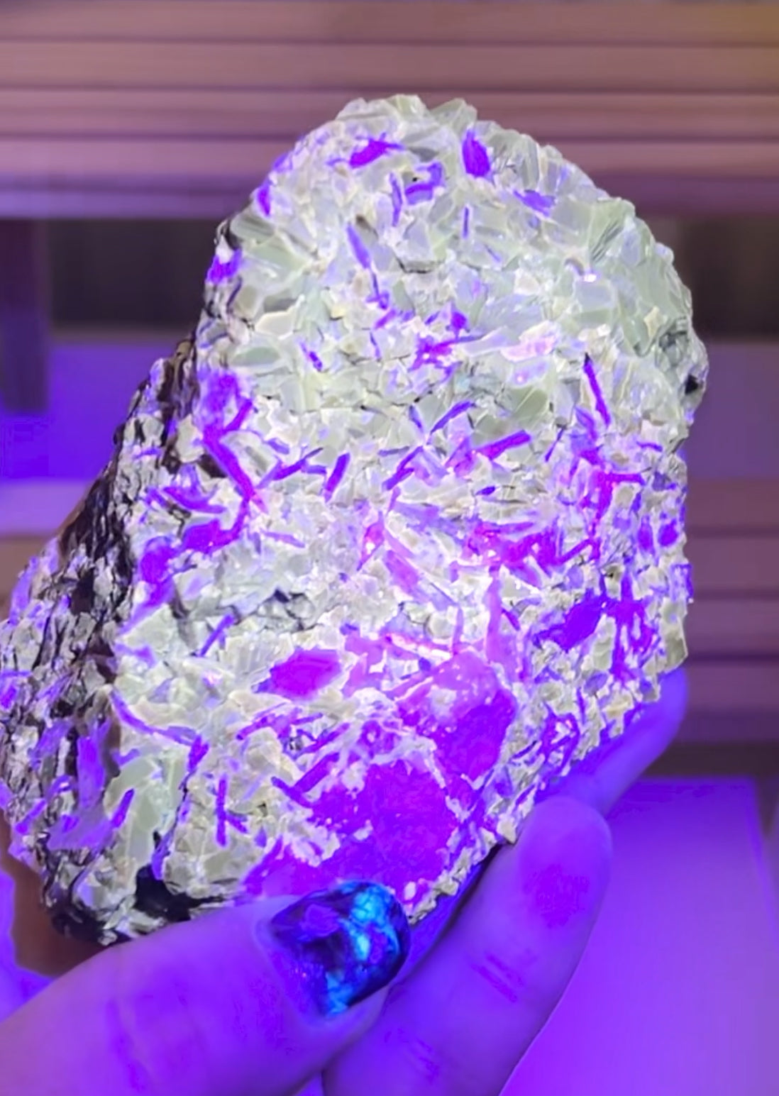 Rootbeer 🍺 Fluorite with Celestite & Calcite (Green UV) from White Rock Quarry, Ohio, USA 🇺🇸 Number 1